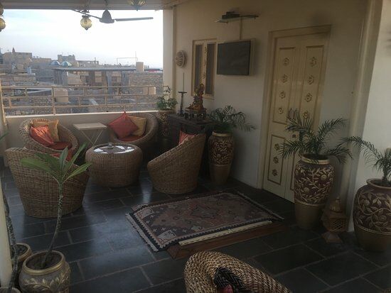 Hotel Zhimmat Niwas Rooftop Restaurant